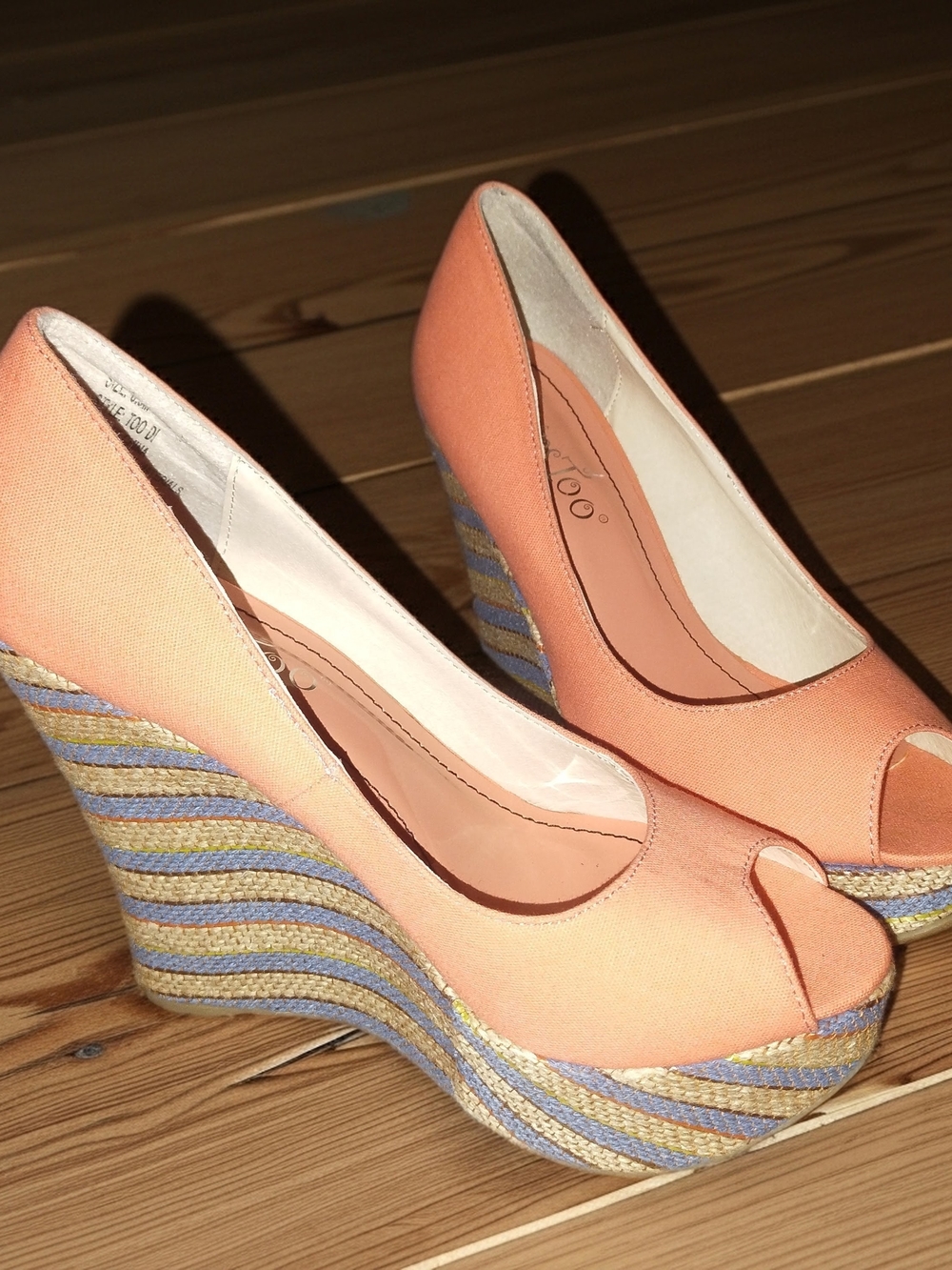 2 Lips Too Size 8.5 Platform Wedge Heels